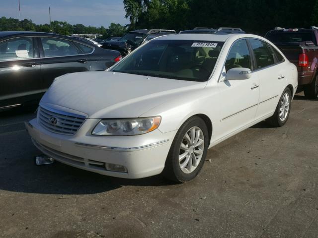 KMHFC46F57A229486 - 2007 HYUNDAI AZERA SE WHITE photo 2