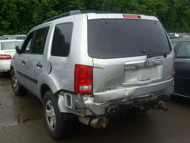 5FNYF4H20AB005815 - 2010 HONDA PILOT LX WHITE photo 3