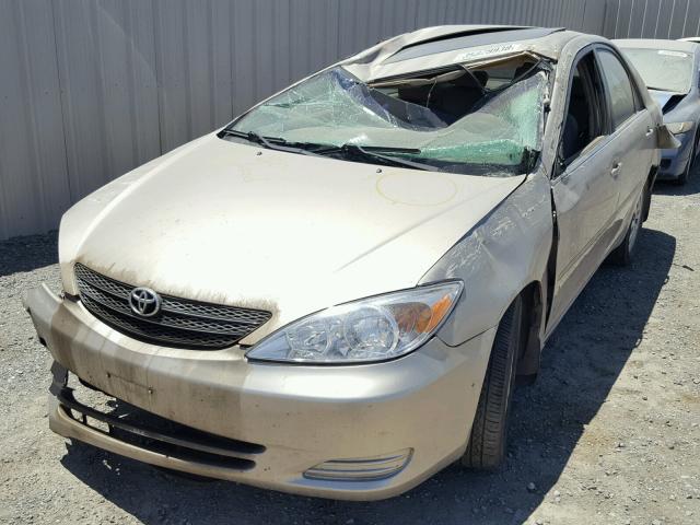 JTDBF30K320077488 - 2002 TOYOTA CAMRY LE 金色 照片 2