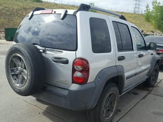 1J4GL38K75W537895 - 2005 JEEP LIBERTY RE GRAY photo 4