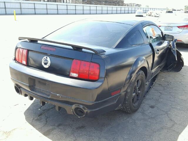 1ZVFT82H765224443 - 2006 FORD MUSTANG GT BLACK photo 4