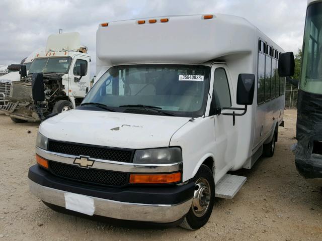 1GB6G5BL6B1176563 - 2011 CHEVROLET EXPRESS G4 WHITE photo 2