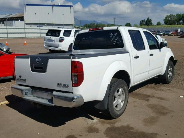 1N6AD07W78C436385 - 2008 NISSAN FRONTIER C WHITE photo 4