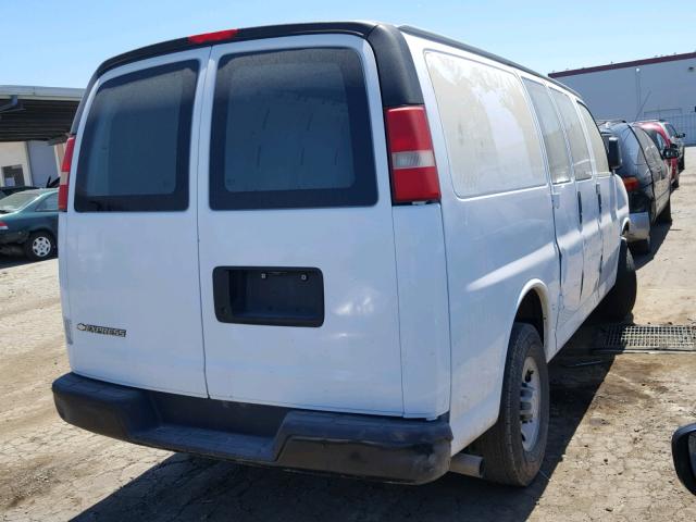 1GCGG25C681177568 - 2008 CHEVROLET EXPRESS G2 WHITE photo 4