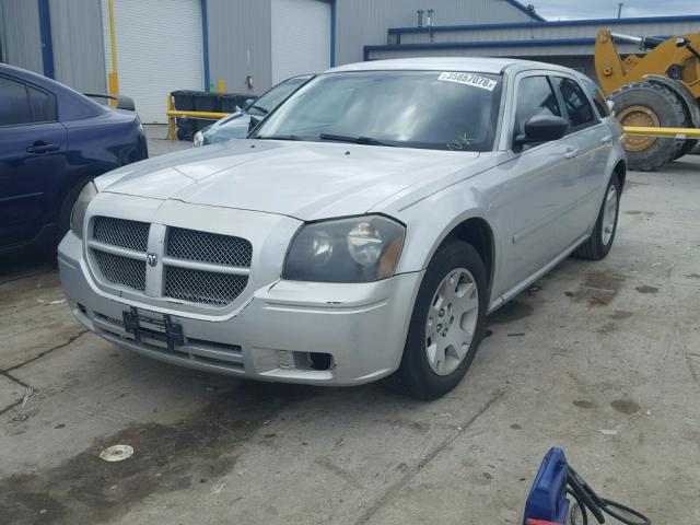 2D4FV47TX6H262215 - 2006 DODGE MAGNUM SE SILVER photo 2