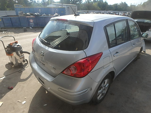 3N1BC13E78L463302 - 2008 NISSAN VERSA S/SL SILVER photo 4