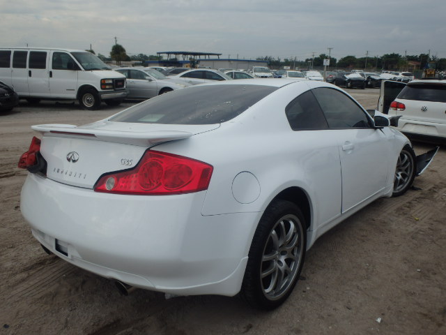 JNKCV54E05M403945 - 2005 INFINITI G35 WHITE photo 4