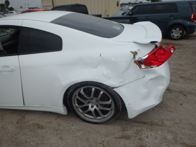 JNKCV54E05M403945 - 2005 INFINITI G35 WHITE photo 9