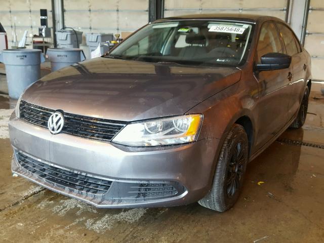 3VW2K7AJ3DM318276 - 2013 VOLKSWAGEN JETTA BASE Մոխրագույն լուսանկար 2