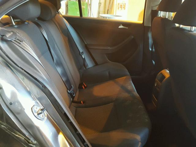 3VW2K7AJ3DM318276 - 2013 VOLKSWAGEN JETTA BASE Մոխրագույն լուսանկար 6