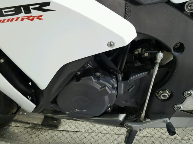 JH2SC5940CK400644 - 2012 HONDA CBR1000 RR WHITE photo 11