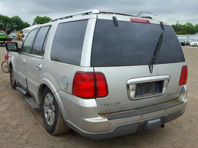 5LMFU28R14LJ08394 - 2004 LINCOLN NAVIGATOR SILVER photo 3