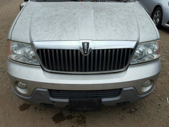 5LMFU28R14LJ08394 - 2004 LINCOLN NAVIGATOR SILVER photo 7