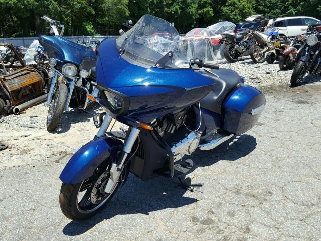 5VPDW36N2C3004656 - 2012 VICTORY MOTORCYCLES CROSS COUN BLUE photo 2