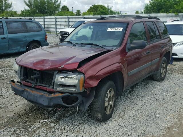 1GNDT13S552308988 - 2005 CHEVROLET TRAILBLAZE MAROON photo 2