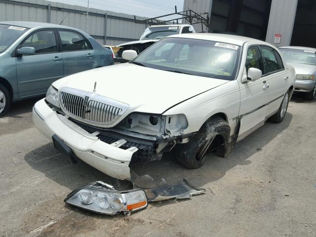 1LNHM85W95Y631417 - 2005 LINCOLN TOWN CAR S WHITE photo 2