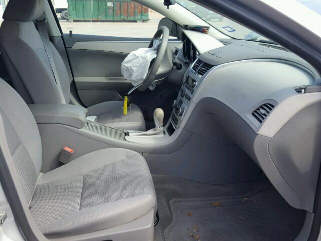 1G1ZB5EB0AF307023 - 2010 CHEVROLET MALIBU LS ვერცხლისფერი ფოტო 5