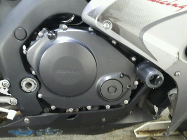 JH2SC570X6M212724 - 2006 HONDA CBR1000RR SILVER photo 11