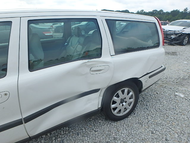 YV1SW61RX11137086 - 2001 VOLVO V70 WHITE photo 9