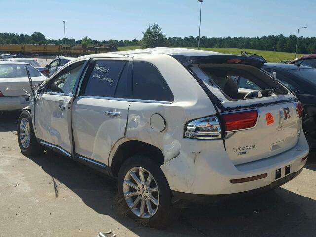 2LMDJ8JK2DBL42664 - 2013 LINCOLN MKX AWD CREAM photo 3