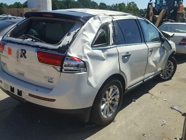 2LMDJ8JK2DBL42664 - 2013 LINCOLN MKX AWD კრემისფერი ფოტო 4