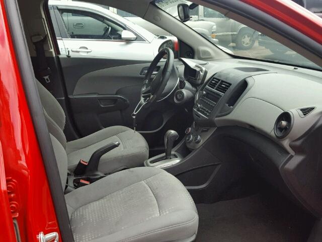 1G1JA6SH4D4186981 - 2013 CHEVROLET SONIC LS RED photo 5