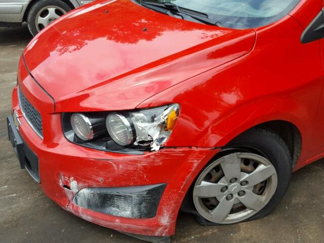 1G1JA6SH4D4186981 - 2013 CHEVROLET SONIC LS RED photo 9