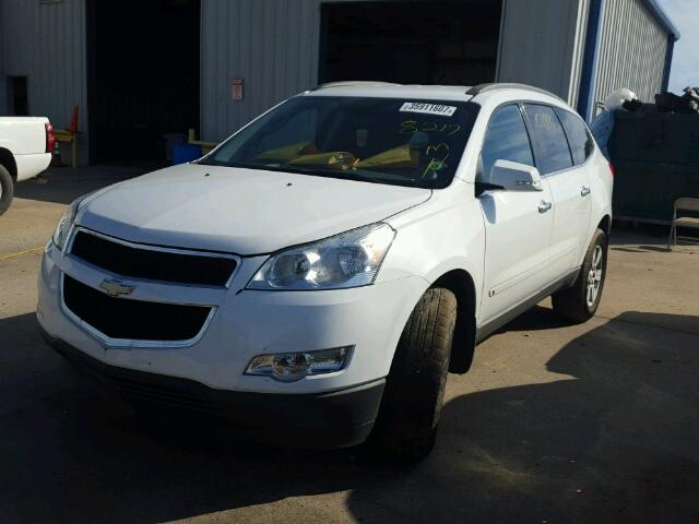 1GNLRFED3AS109132 - 2010 CHEVROLET TRAVERSE L WHITE photo 2