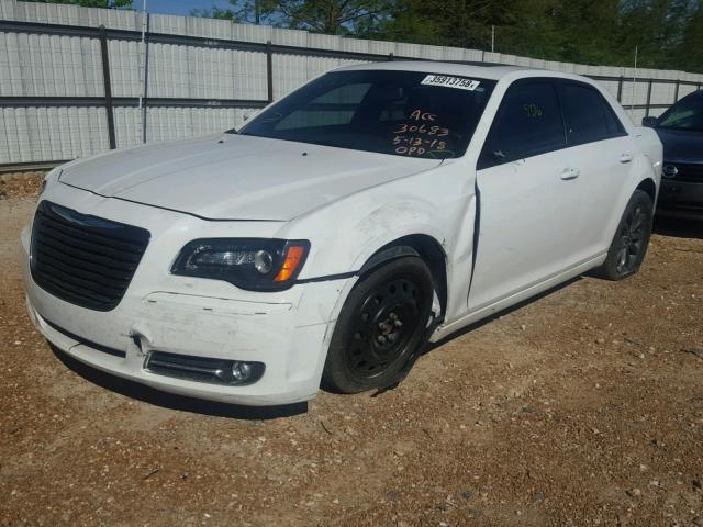 2C3CCAGG7EH353193 - 2014 CHRYSLER 300 S WHITE photo 2