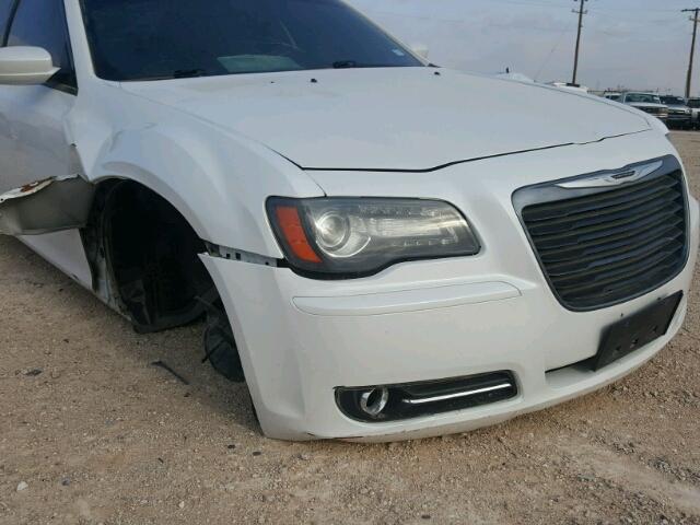 2C3CCABG8EH276342 - 2014 CHRYSLER 300 S WHITE photo 9