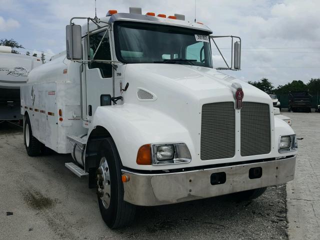 2NKMHN7X58M227563 - 2008 KENWORTH CONSTRUCTI WHITE photo 1