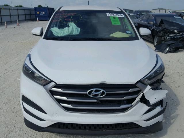 KM8J23A47HU325598 - 2017 HYUNDAI TUCSON SE WHITE photo 9