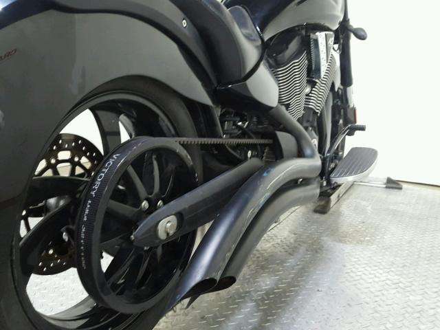 5VPCB26D873000870 - 2007 VICTORY MOTORCYCLES KINGPIN შავი ფოტო 14