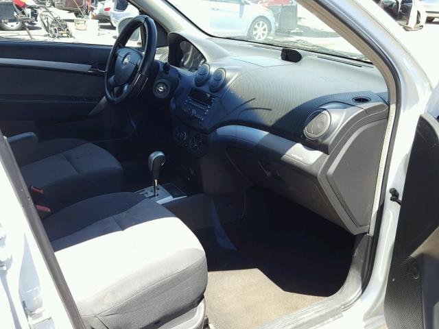 KL1TD6DE1BB125470 - 2011 CHEVROLET AVEO LS WHITE photo 5