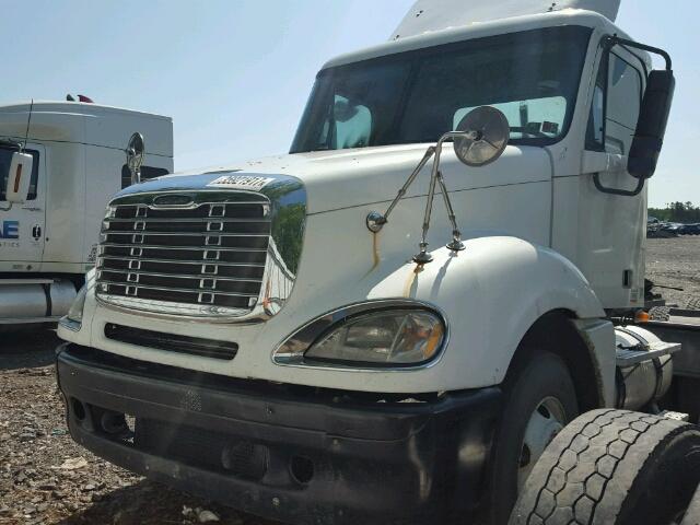 1FUJA6CK47LY66710 - 2007 FREIGHTLINER CONVENTION WHITE photo 2