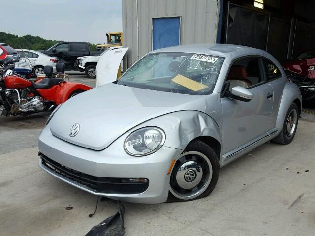 3VWF17AT6FM601490 - 2015 VOLKSWAGEN BEETLE SILVER photo 2