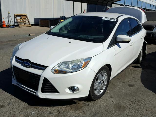 1FAHP3H28CL147973 - 2012 FORD FOCUS SEL WHITE photo 2