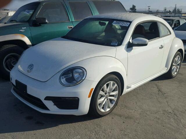 3VWF17AT7HM625722 - 2017 VOLKSWAGEN BEETLE 1.8 WHITE photo 2