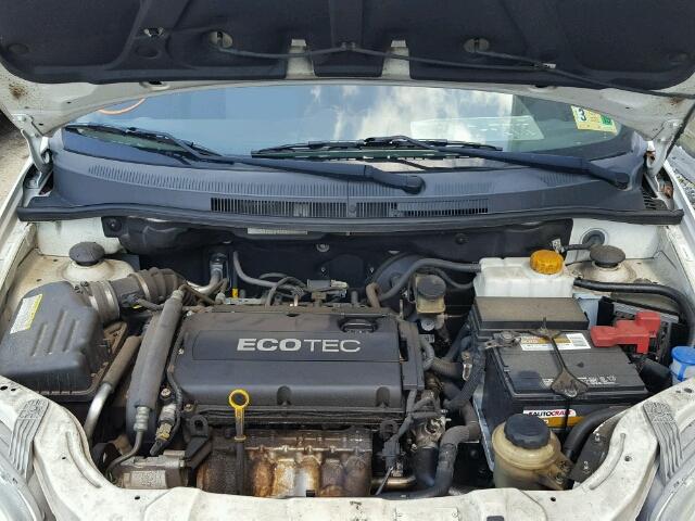 KL1TD6DE1AB113107 - 2010 CHEVROLET AVEO LS WHITE photo 7