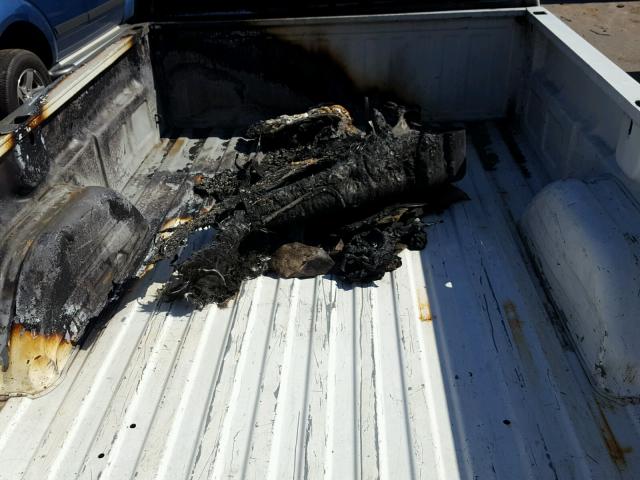 1GTHC24U97E173788 - 2007 GMC SIERRA C25 BURN photo 6