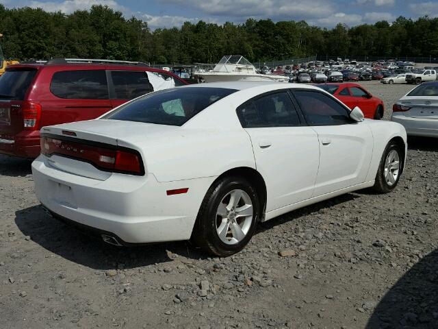 2B3CL3CG3BH606066 - 2011 DODGE CHARGER WHITE photo 4