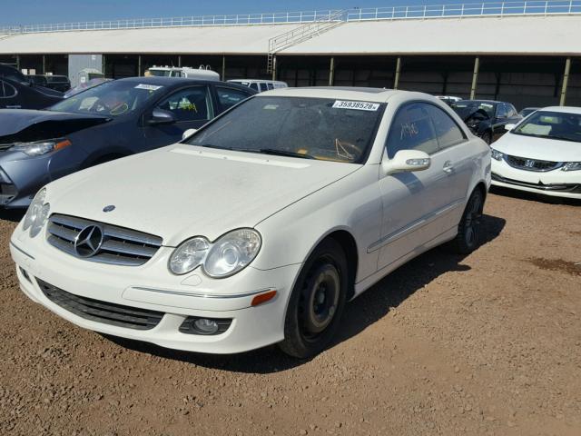 WDBTJ56H18F248799 - 2008 MERCEDES-BENZ CLK 350 WHITE photo 2