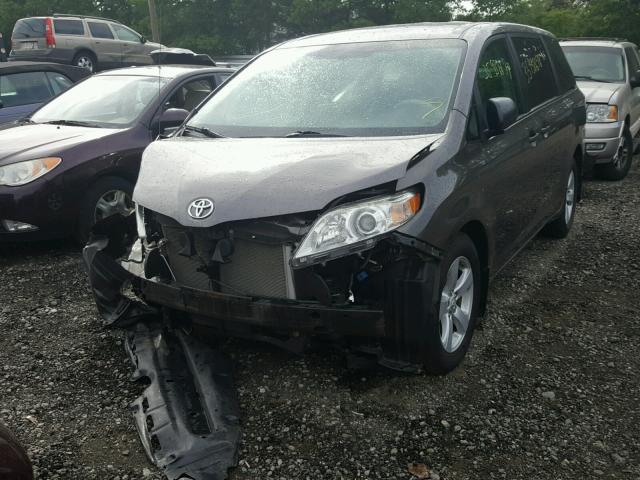 5TDZK3DCXBS166338 - 2011 TOYOTA SIENNA BAS GRAY photo 2