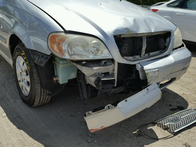 KNDUP132656737451 - 2005 KIA SEDONA EX SILVER photo 9