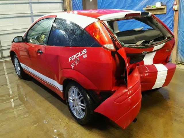 3FAFP31N05R143819 - 2005 FORD FOCUS ZX3 RED photo 3