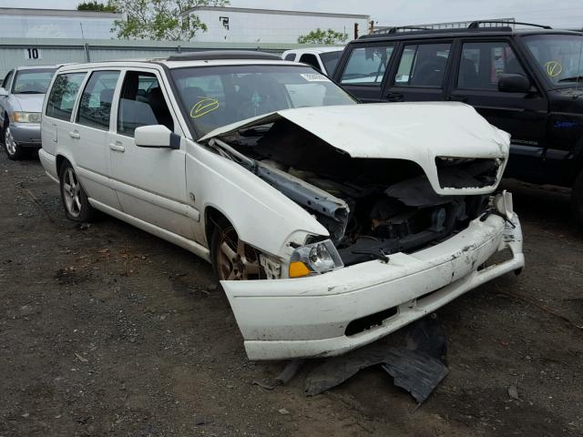 YV1LW5574W3485825 - 1998 VOLVO V70 WHITE photo 1