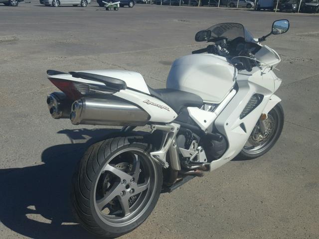 JH2RC46186M800608 - 2006 HONDA VFR800 WHITE photo 4