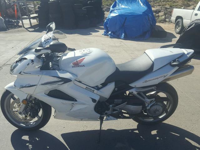 JH2RC46186M800608 - 2006 HONDA VFR800 WHITE photo 6