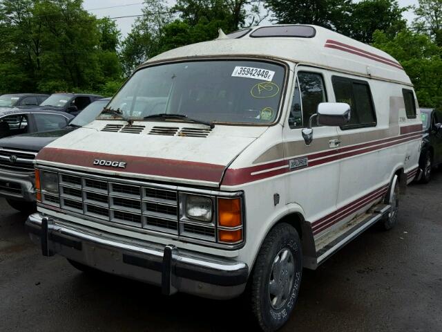 2B6HB23Y6JK156008 - 1988 DODGE RAM VAN B2 WHITE photo 2