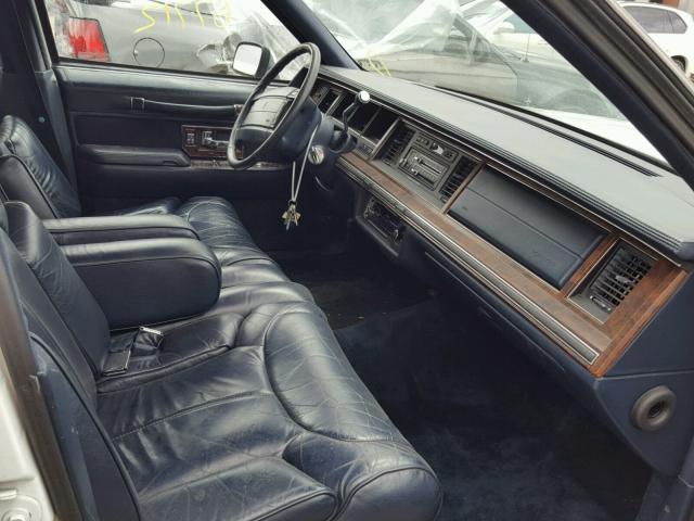 1LNLM82F9LY672898 - 1990 LINCOLN TOWN CAR S WHITE photo 5